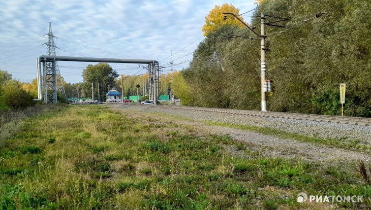 Женщина попала под поезд у Мокрушинского переезда в Томске, но выжила
