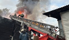 Дом из списка-701 горит на улице Войкова в Томске