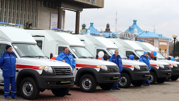 Автопарк томских больниц пополнился 12 машинами скорой помощи
