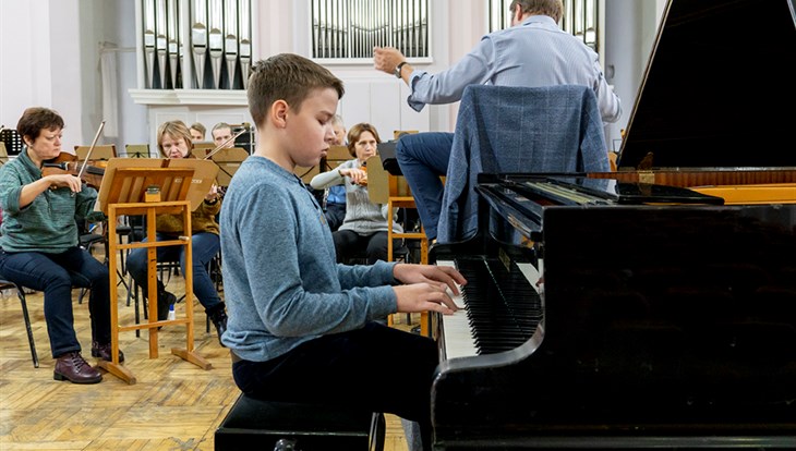 Более 60 заявок подано на Х томский конкурс Дети играют с оркестром