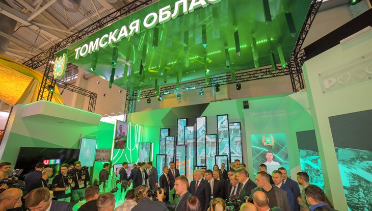 Торт в 45 кг и зеленый свет для идей: День Томской области на ВДНХ