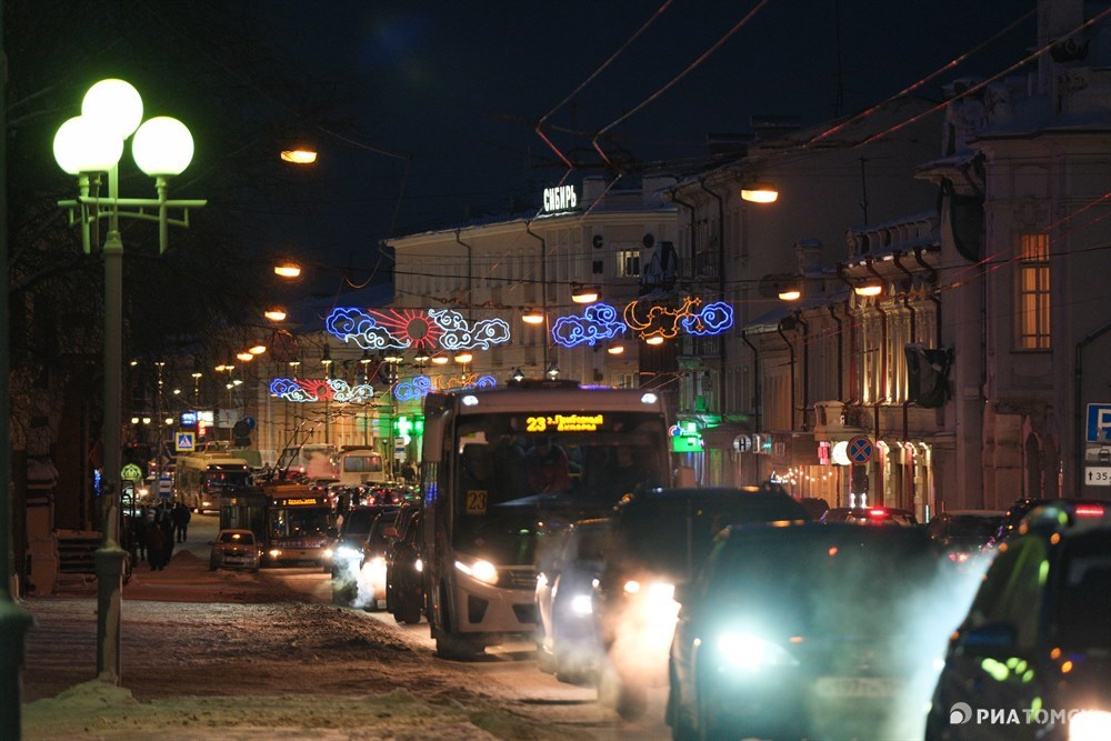 Новогодняя иллюминация на проспекте Ленина