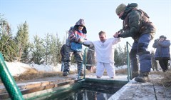 Холод не помеха: как томичи ныряли в купели на Крещение