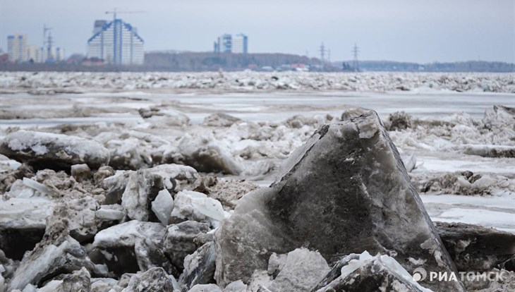 Власти рассчитывают, что ледяной затор в Томске протолкнут теплоходы