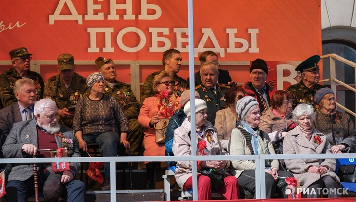 Кресс: вода для ветеранов была у трибуны на Параде Победы в Томске