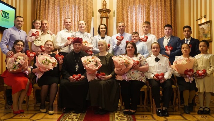 Знак Родительская доблесть вручен многодетным семьям Томской области