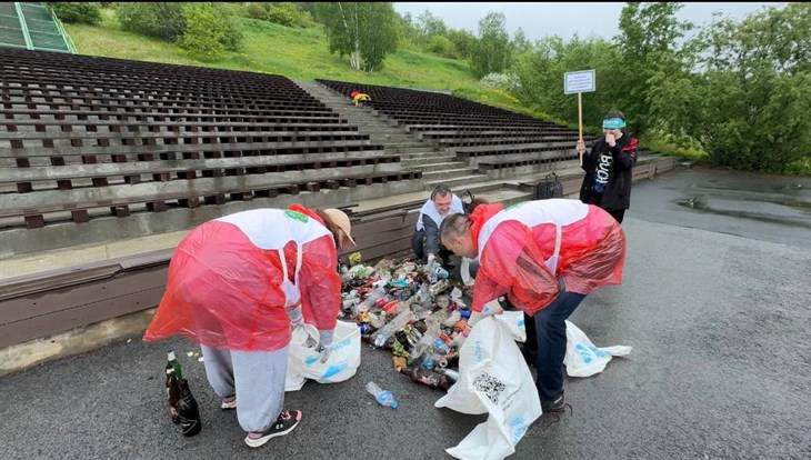 Томичи собрали в Лагерном саду 300кг отходов на мусорном чемпионате