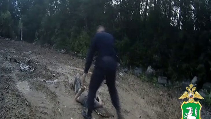 Пожилой томич сутки не мог выбраться из глины в овраге за гаражами