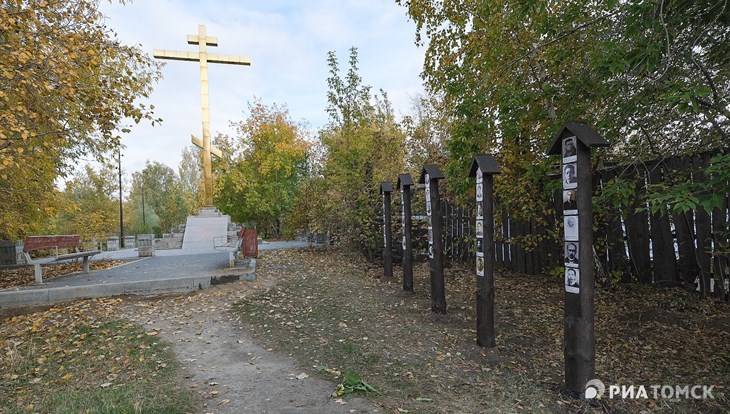Власти требуют снести памятные столбы на Каштачной горе в Томске