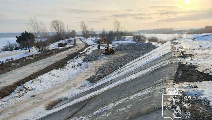 Ремонт размытых дамбы и дороги у Коммунального моста в Томске закончен