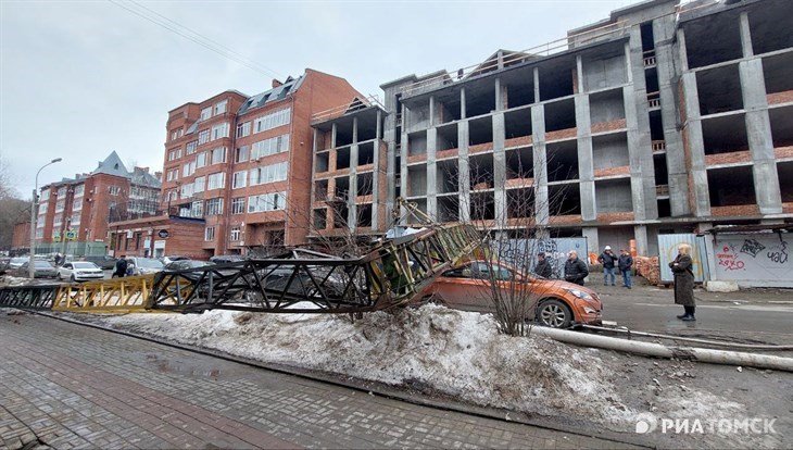 Падение башенного крана оставило без света 15 домов в центре Томска