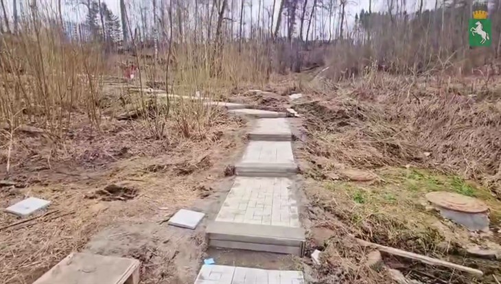 Рабочие обустроили пешеходную дорожку к ЖК на Иркутском в Томске