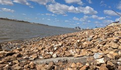 Запуск теплохода через Томь под вопросом из-за камней на томской дамбе