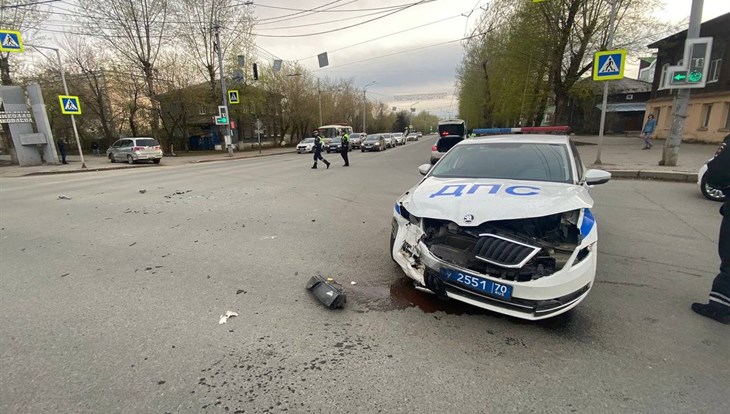 Патруль ГАИ попал в ДТП на пересечении Пушкина и Яковлева в Томске