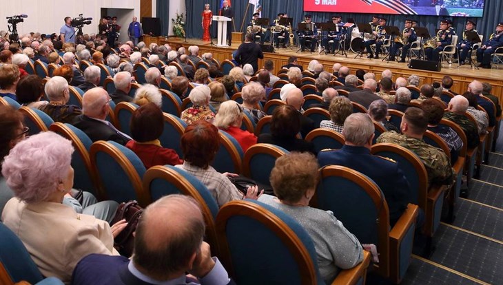 Мазур встретился с томичами – участниками Великой Отечественной войны