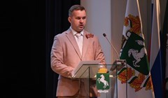 Махиня предлагает сразу сдавать дома за рубль с максимальной льготой