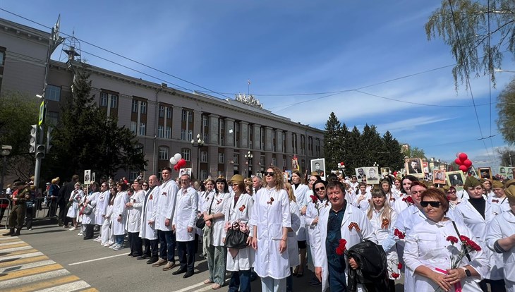 Около 400 томских медиков прошли в колонне Бессмертного полка 9 мая