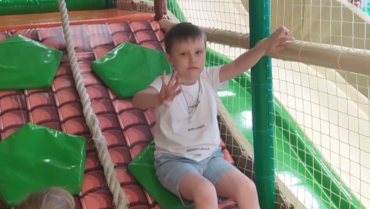 Помощь томичей нужна 8-летнему Кириллу, выпавшему с десятого этажа