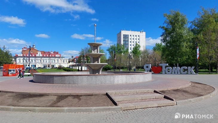 Веерный эффект появился у фонтана на пл Новособорной в Томске