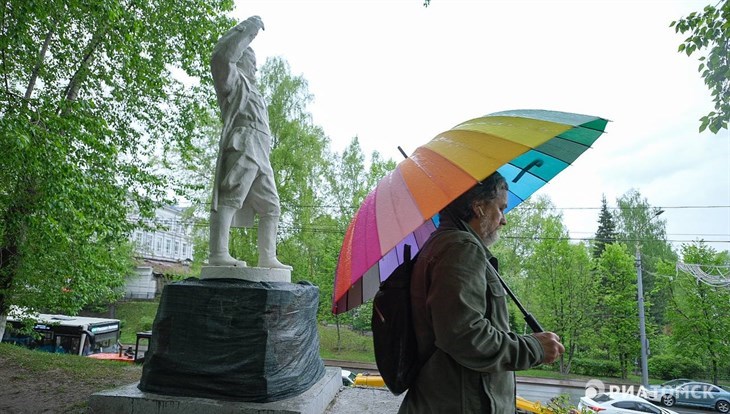 Скульптор отреставрирует постамент памятника Кирову в Томске в июне