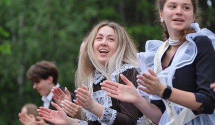 Как томские старшеклассники отмечают Последний звонок в центре города