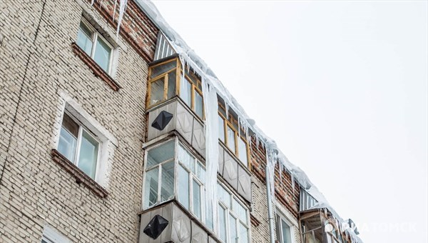 Томская облдума ввела штраф за плохую уборку крыш от снега и сосулек