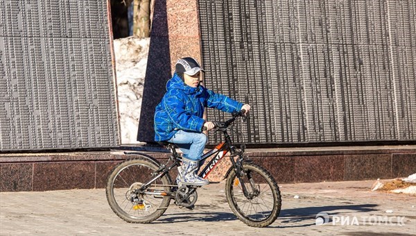 ГИБДД просит томичей быть осторожней за рулем из-за велосипедистов