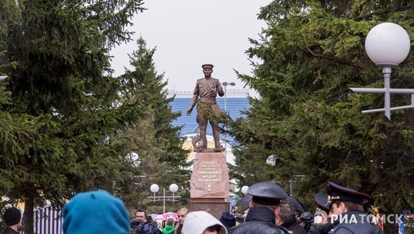 Памятник коменданту Рейхстага Федору Зинченко открылся в Томске