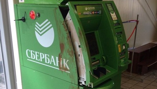 Сбербанк подтвердил, что ночью в Томске пытались похитить банкомат