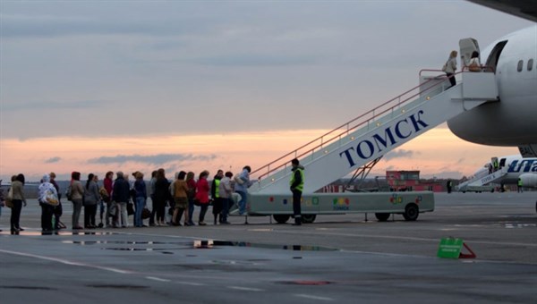 Рейс, вернувшийся в Томск из-за ЧП, вылетел в Москву через 12 часов