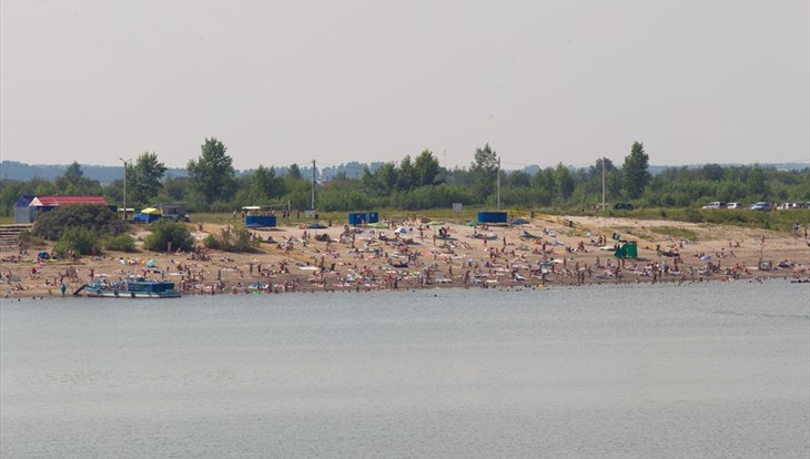 Спасатели вытащили из воды тонувшего на пляже в Томске мальчика