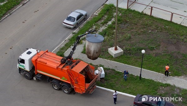 Спецавтохозяйство перешло на круглосуточный вывоз мусора в Томске