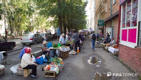 Последние торговые ларьки в среду вывезут с Дзержинского рынка Томска