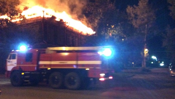 Пожарные за 14 мин потушили жилой дом на Вершинина в Томске