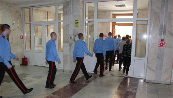 Директор томского кадетского корпуса уволен после ЧП в столовой
