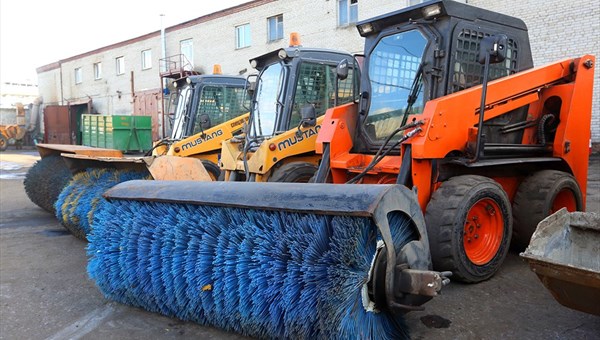 Мэр поручил вывести на улицы Томска больше машин для уборки грязи