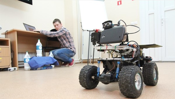 TPU scientists show robot-teacher and pocket cardiograph in Israel