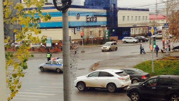Движение перекрыто из-за пожара в Рекламном дайджесте в Томске