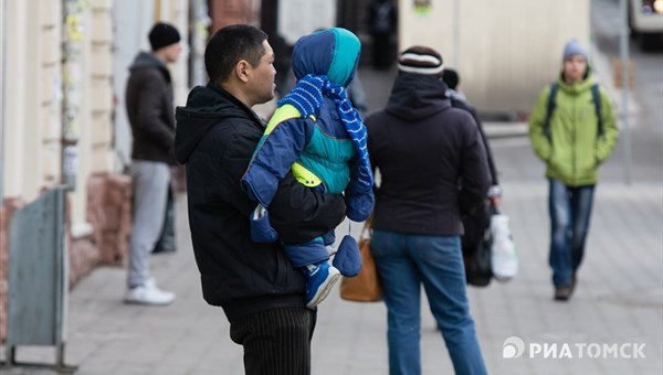 Соцфонд: в Томской области 143 отца находятся в декретном отпуске