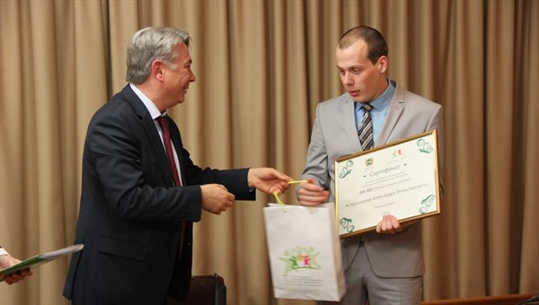 Первые томские земские фельдшеры получили сертификаты на 500 тыс руб