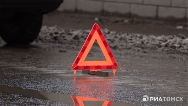 Toyota врезалась в столб на трассе Томск-Аэропорт, погиб водитель