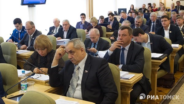 Томские депутаты намерены лишать мандатов не раскрывших доходы коллег