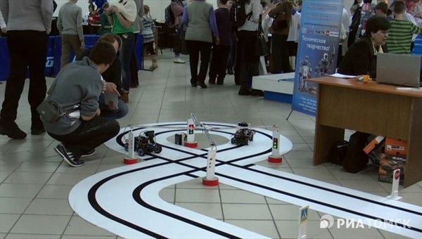 Томичи представили свою разработку таежной трассы для гонок роботов