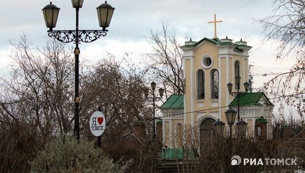 Vatican ambassador visits Tomsk for Catholic bishops conference