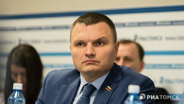 Депутат: проблема незаконной расклейки рекламы в Томске уже критична