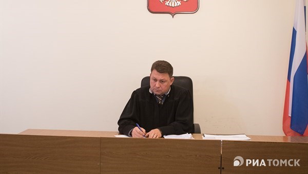 Суд квалифицирует действия Николайчука как превышение полномочий