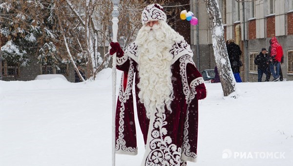 Тулуп от-кутюр: томский историк о моде на костюм Деда Мороза