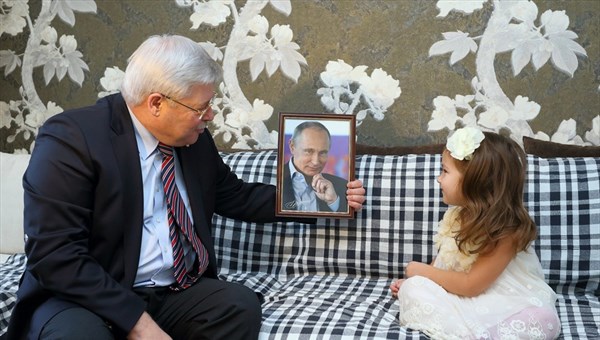 Пятилетняя томичка получила от Путина его фото с подписью и куклу