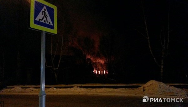 Здание бывшего училища связи горит в Томске
