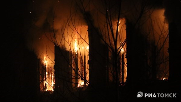 Здание бывшего училища связи горит в Томске